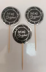 Pasta Kürdanı – İyi Ki Doğdun Temalı, Gümüş Yaldızlı Siyah