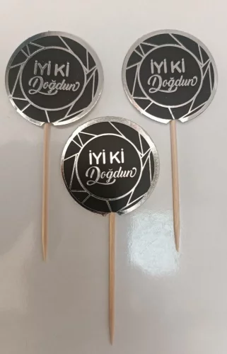 Pasta Kürdanı – İyi Ki Doğdun Temalı, Gümüş Yaldızlı Siyah - 1